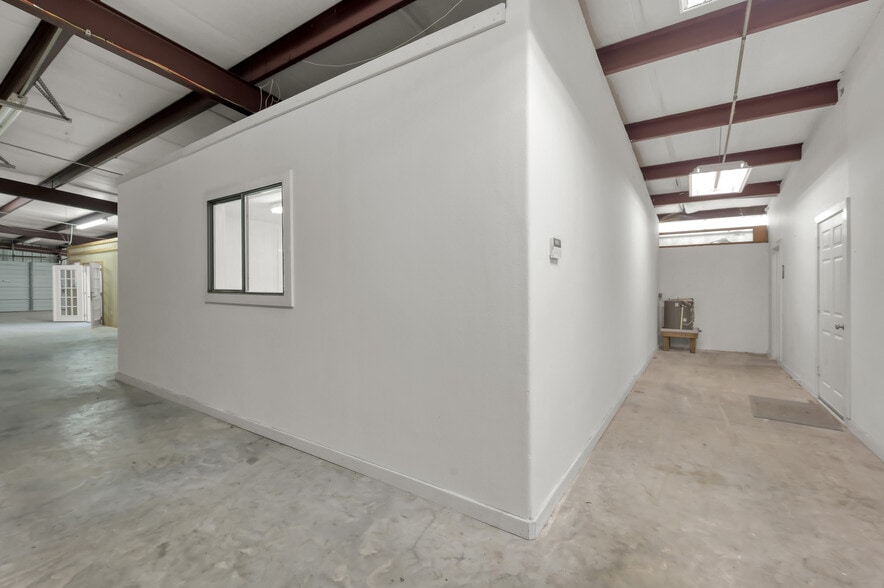 More Photos Of 32219 Tamina Rd, Magnolia Distribution For Lease