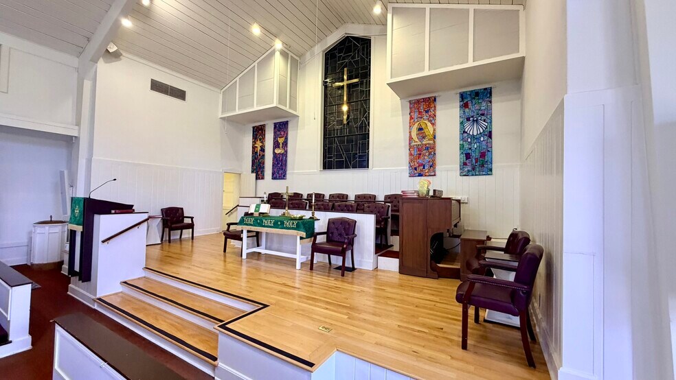 More Photos Of 195 New Market Rd, Tryon Religious Facility For Sale
