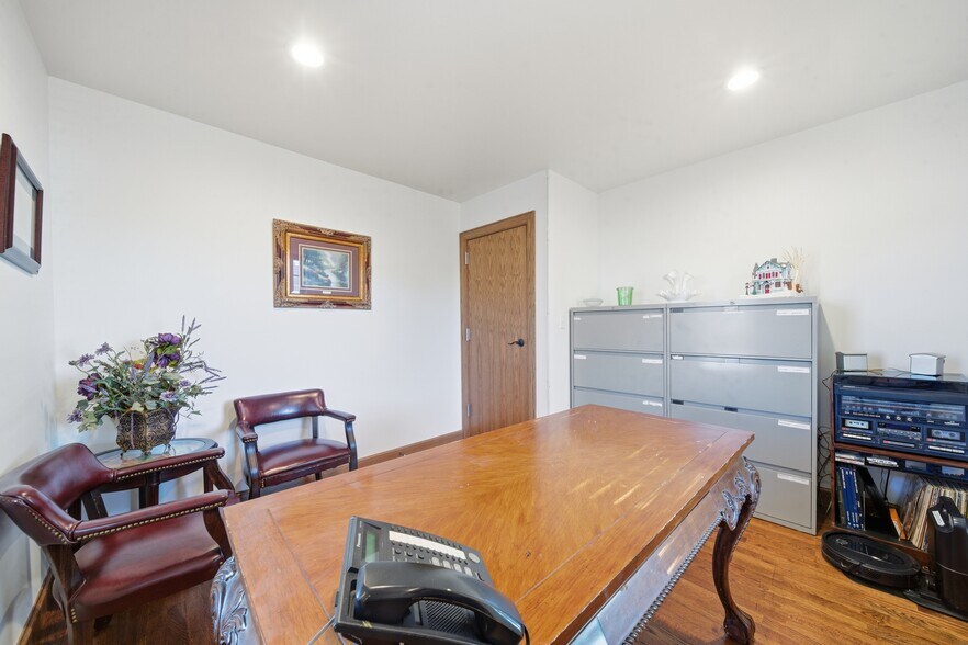 More Photos Of 601 S Cherokee St, Catoosa Office For Sale