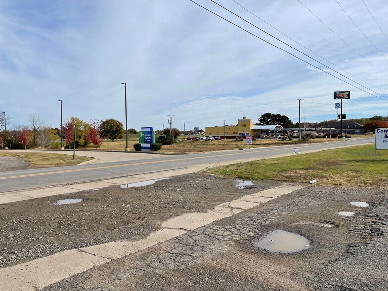 More Photos Of 1705 E Harding St, Morrilton Land For Sale