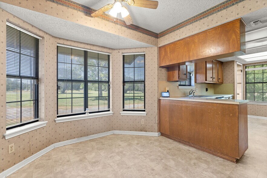 More Photos Of 12409 Lowden Ln, Manchaca Flex For Sale