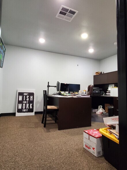 More Photos Of 2810 Market St & 2867 Main St, Riverside Warehouse For Sale