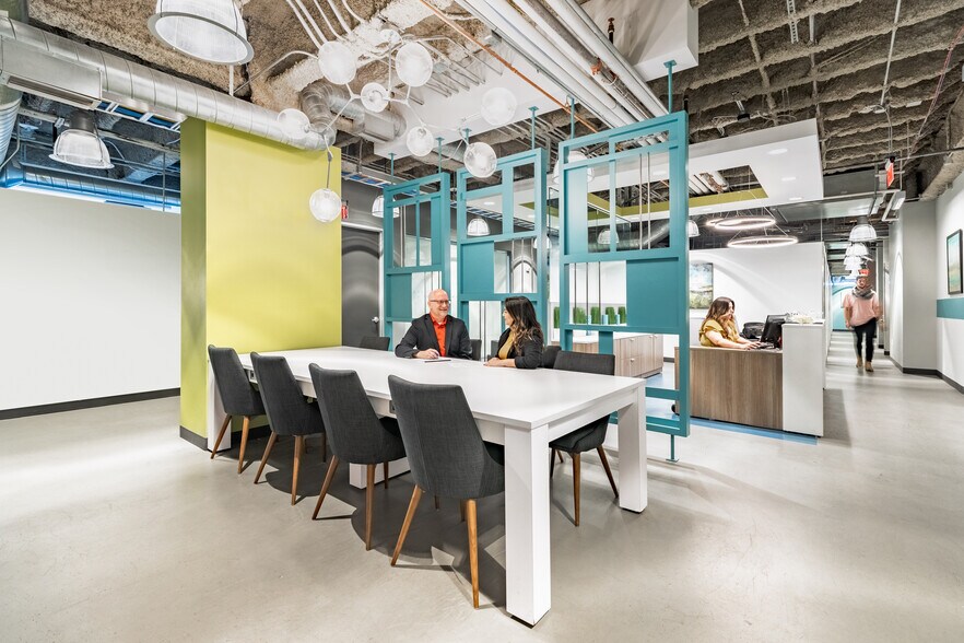 Primary Photo Of 2100 West Loop South, Houston Coworking Space
