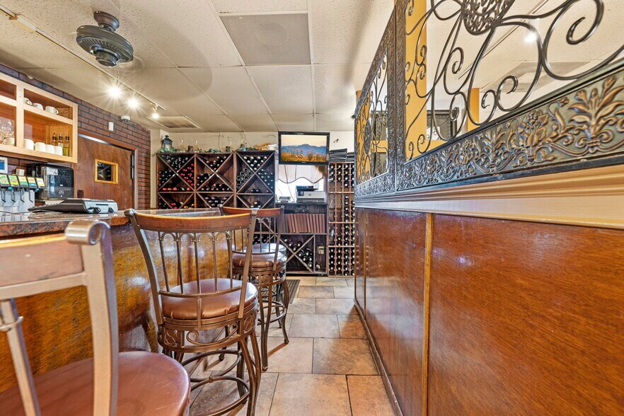 More Photos Of 7390 Shoal Line Blvd, Weeki Wachee Specialty For Sale