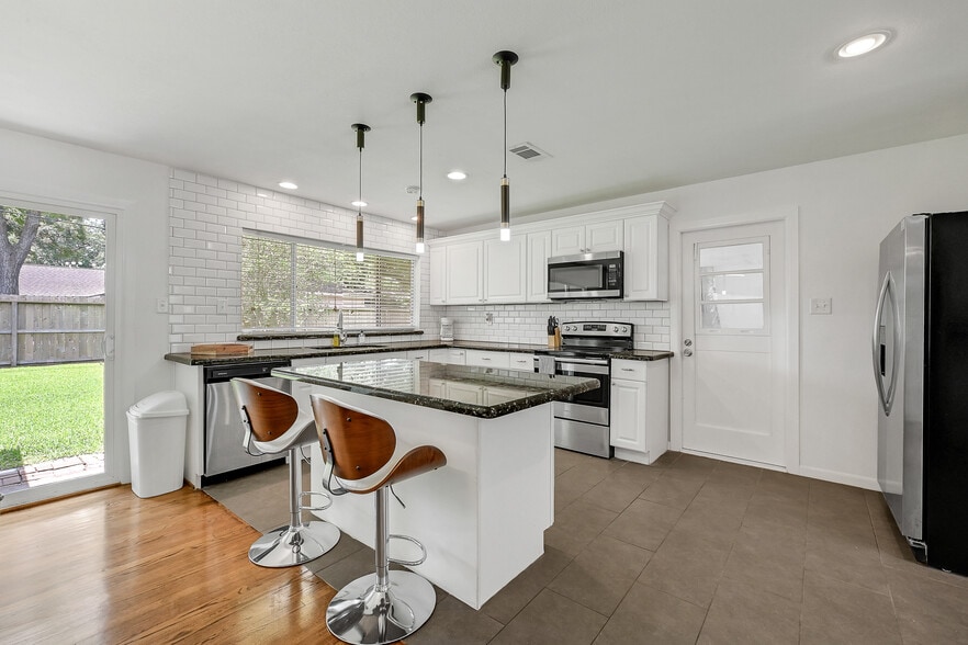 More Photos Of 5415 Carew St, Houston Specialty For Sale