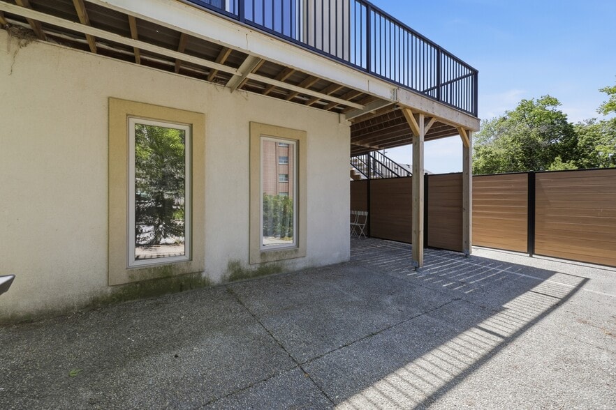 More Photos Of 58 King St W, Hamilton Office For Sale
