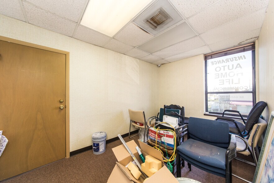 More Photos Of 47 W Dundee Rd, Wheeling Medical For Lease