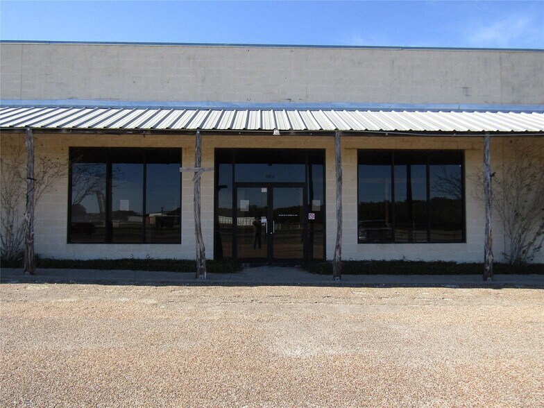 More Photos Of 6534 S US Highway 377, Stephenville Light Manufacturing For Lease