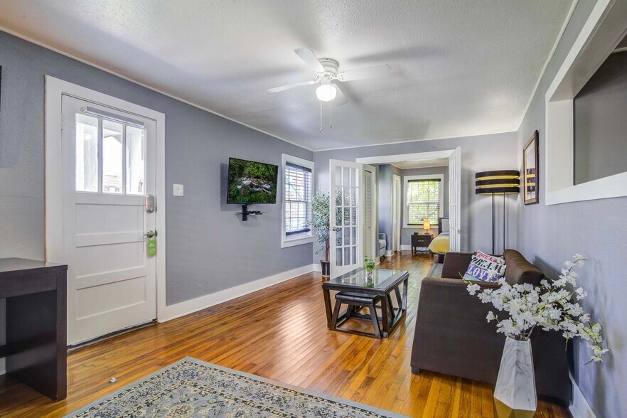 More Photos Of 1502 Market St, Galveston Hospitality For Sale