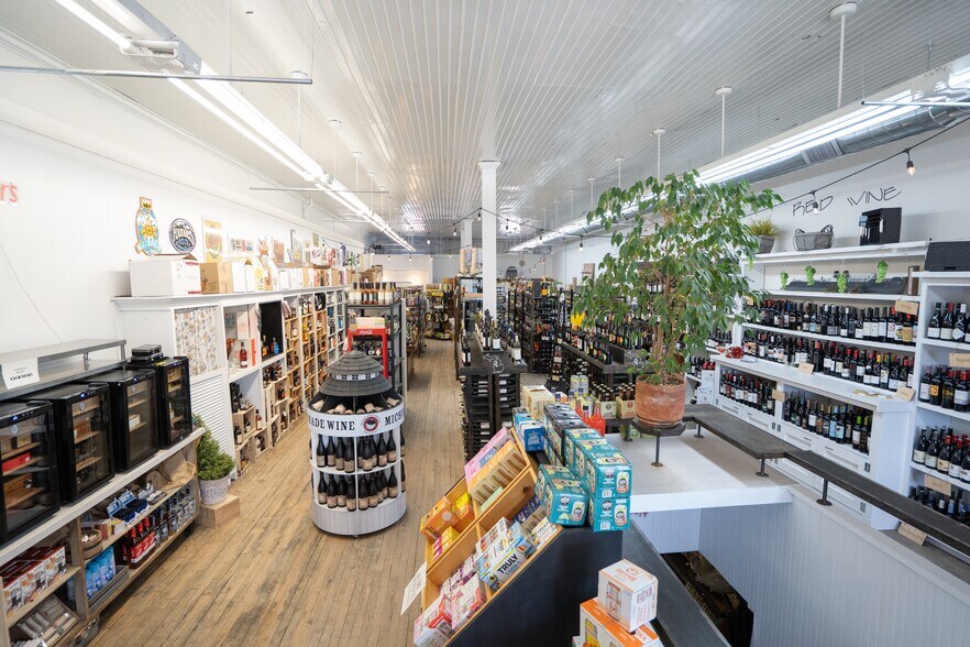More Photos Of 433 Main St, Frankfort General Retail For Sale