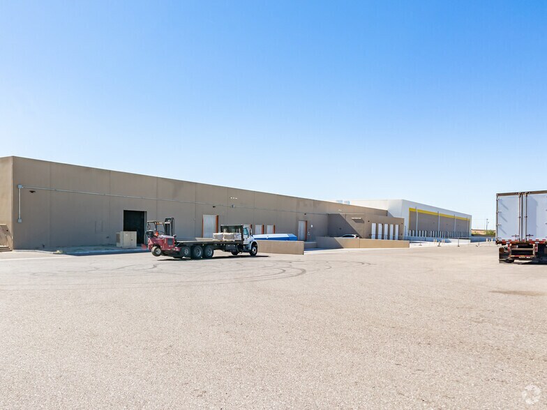 More Photos Of 317 S 48th St, Phoenix Warehouse For Lease