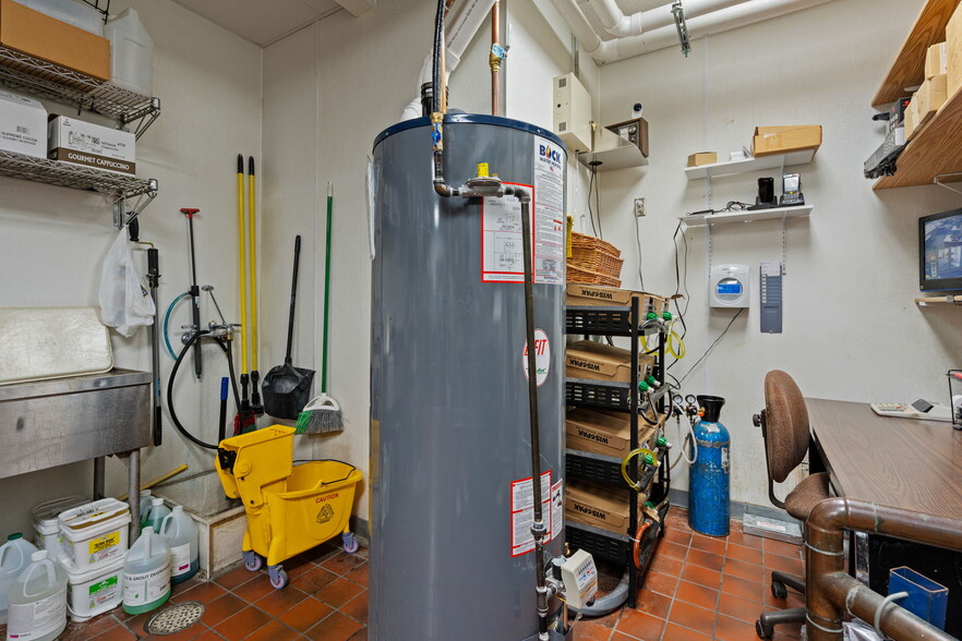 More Photos Of 1400 14th St NW, Austin Service Station For Sale