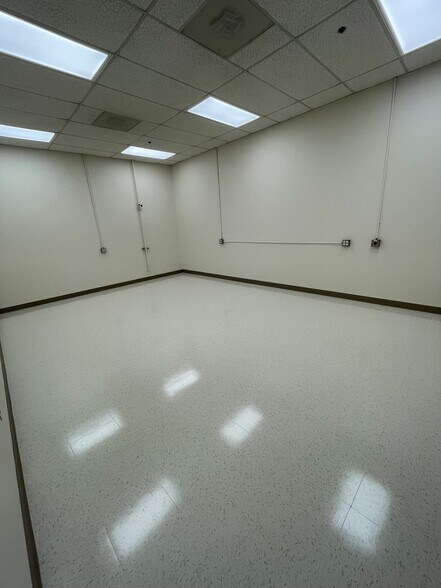 More Photos Of 635 Vaqueros Ave, Sunnyvale Flex For Sale