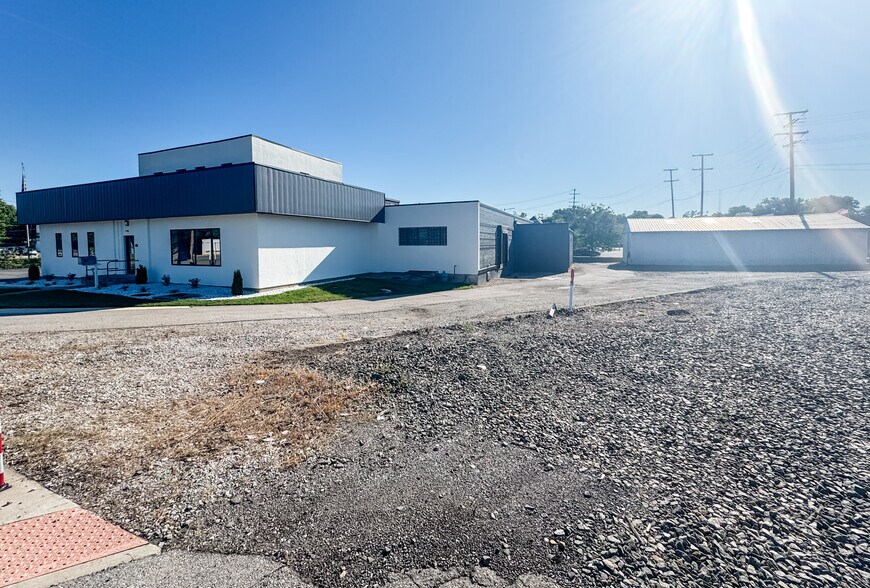 More Photos Of 320 N Main St, Goshen Manufacturing For Lease