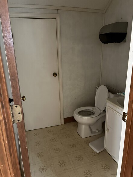 More Photos Of 212 W Water St, Plymouth Office Residential For Lease
