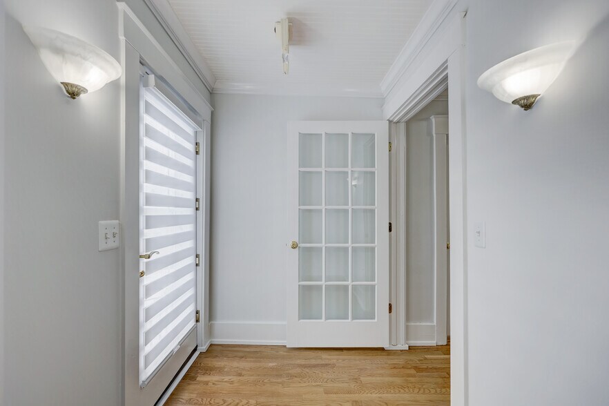 More Photos Of 2520 Rochester Rd, Royal Oak Office For Lease