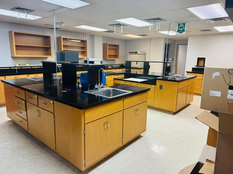 More Photos Of 2020 Central Ave, Dodge City Medical For Sale
