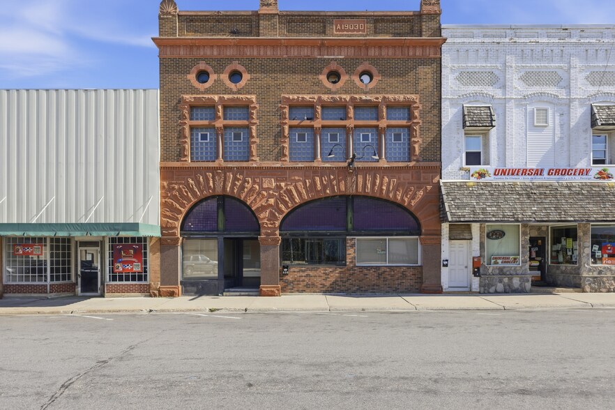 Primary Photo Of 262 Central Ave, Long Prairie Restaurant For Sale