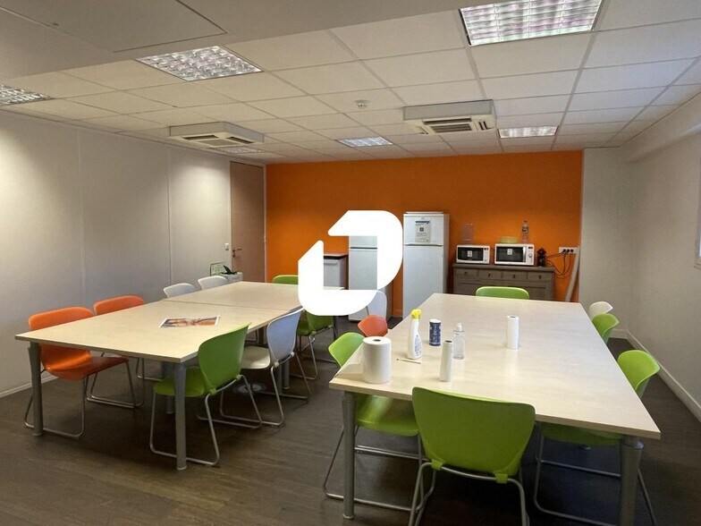 More Photos Of 11-13 Promenade Du Belvédère, Torcy Office For Sale