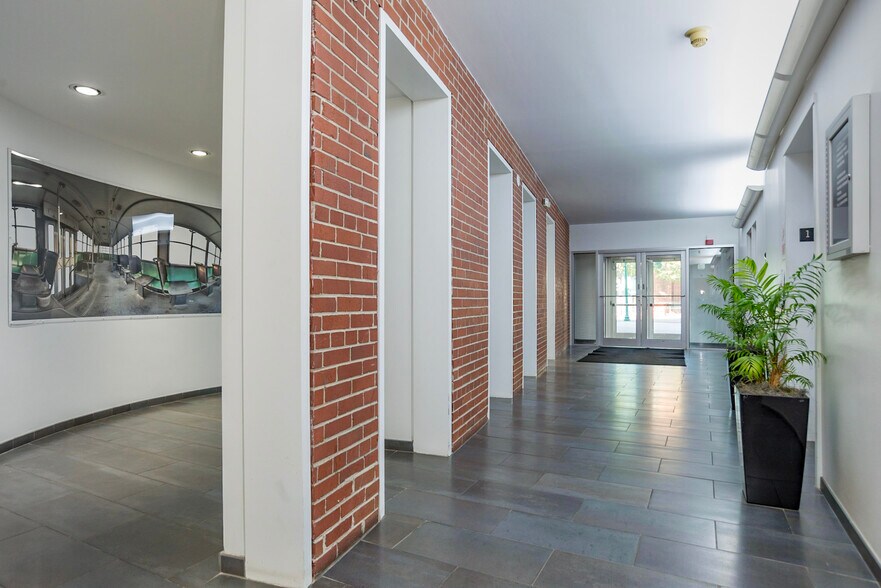 More Photos Of 4049 Pennsylvania Ave, Kansas City Office Residential For Lease