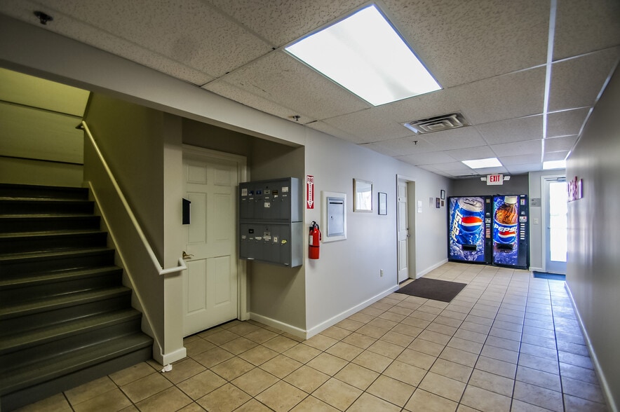 More Photos Of 4020 Minnehaha Ave, Minneapolis Office For Lease