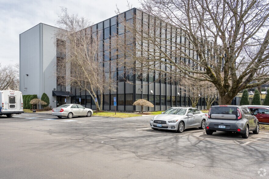 Primary Photo Of 40 Quaker Ln, Warwick Office For Lease