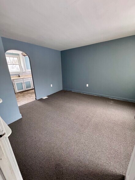 Primary Photo Of 1023 S Pennsylvania Ave, Lansing Specialty For Sale