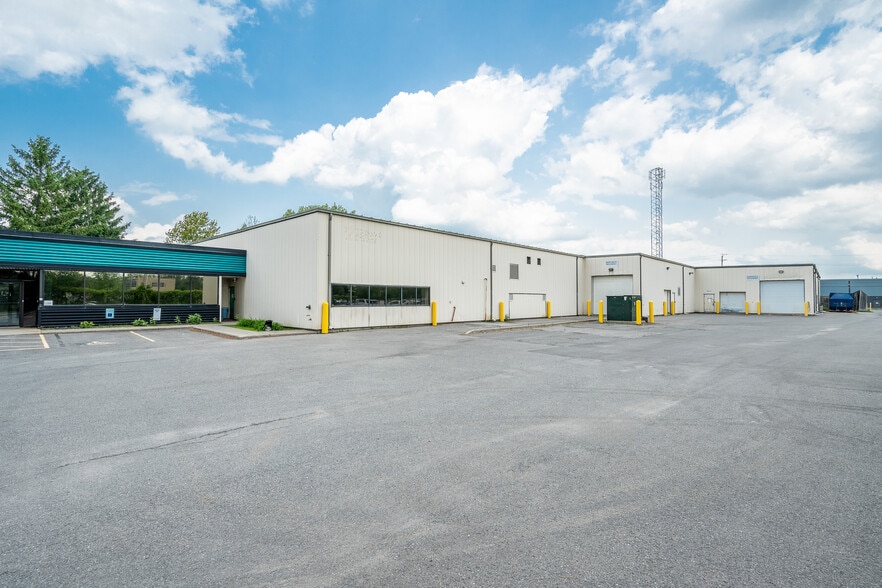 More Photos Of 47 Antares Dr, Ottawa Warehouse For Lease