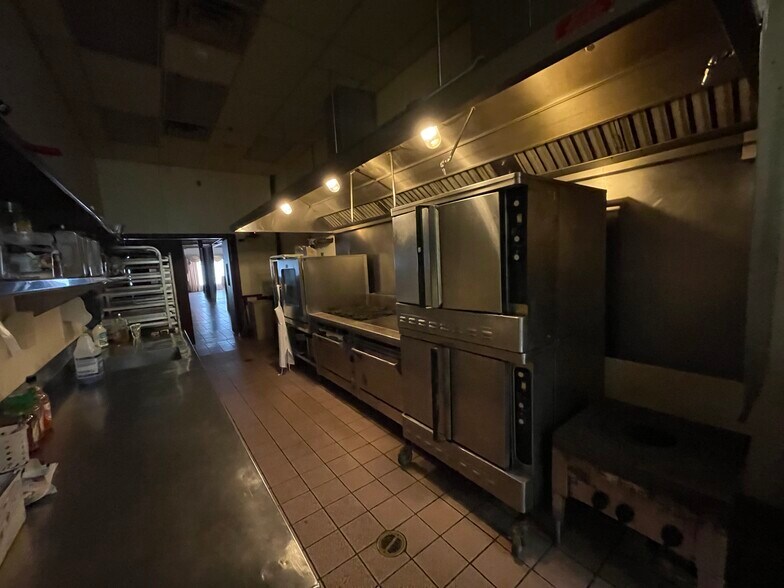 More Photos Of 31920 Van Dyke Ave, Warren Restaurant For Sale