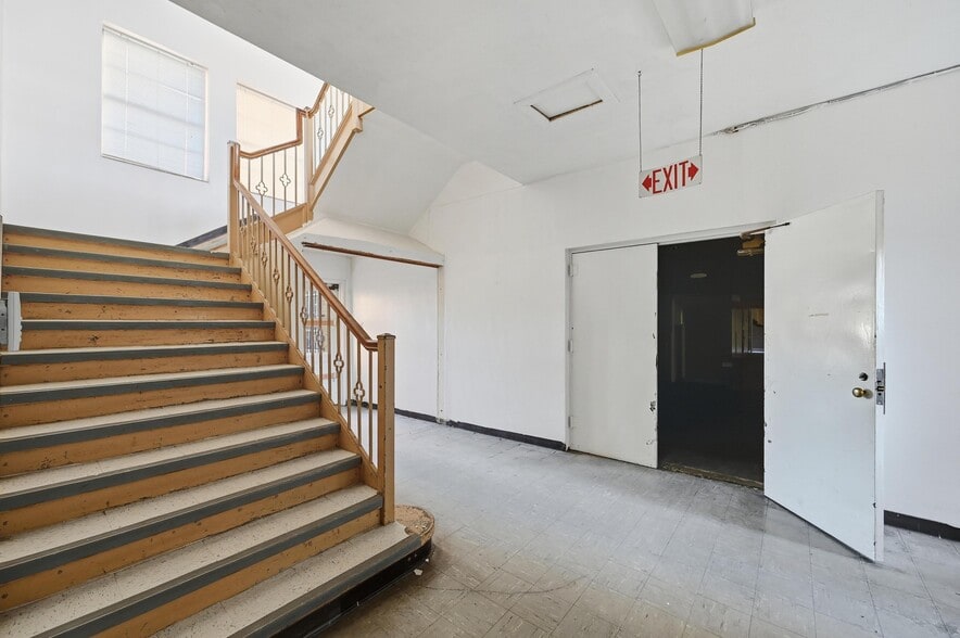 More Photos Of 1519 Circle Park Blvd, Fort Worth Religious Facility For Sale