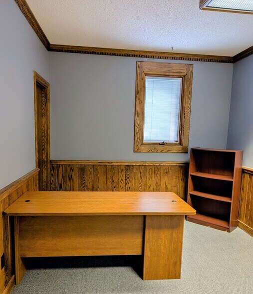 More Photos Of 215 W Broadway St, Mount Pleasant Office For Lease