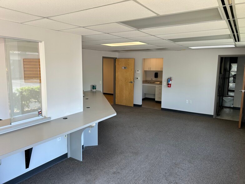 More Photos Of 9719 Olive Blvd, Olivette Medical For Lease
