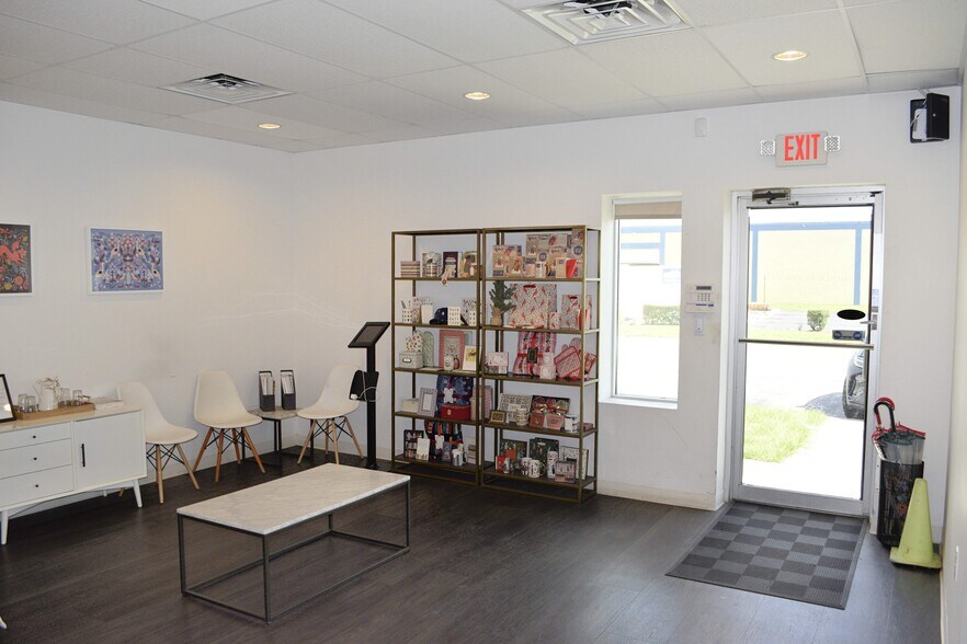 More Photos Of 133 Atlantic Dr, Maitland Warehouse For Lease