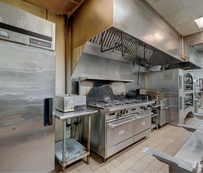 More Photos Of 102 S Second St, Wilmington Storefront Retail Residential For Sale