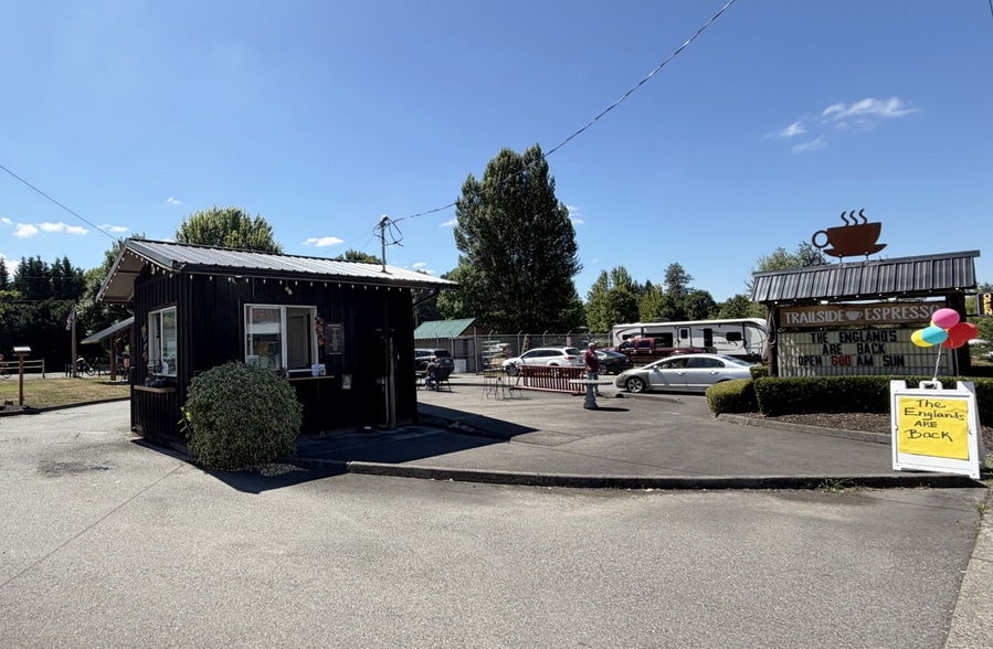Primary Photo Of 130 Pioneer Way E way, South Prairie Fast Food For Sale