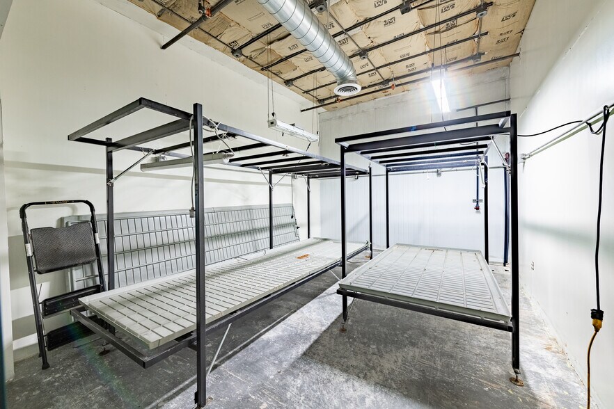 More Photos Of 197 E Jefferson Blvd, Los Angeles Warehouse For Sale