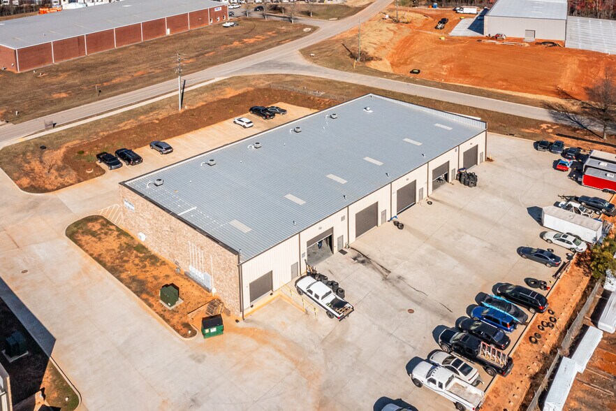 More Photos Of 4337 McBrayer Rd, Oakwood Warehouse For Lease