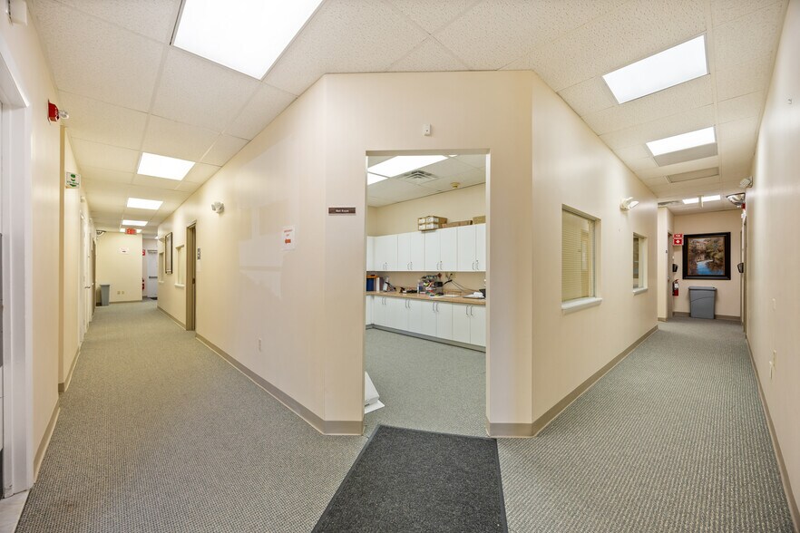 More Photos Of 19 Lunar Dr, Woodbridge Medical For Lease
