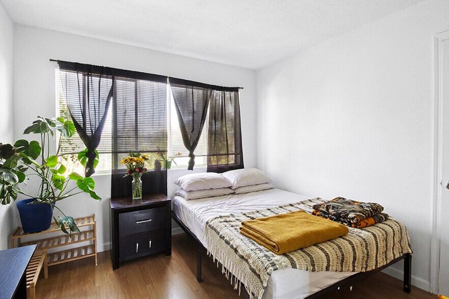 More Photos Of 1920 Latham St, Mountain View Apartments For Sale