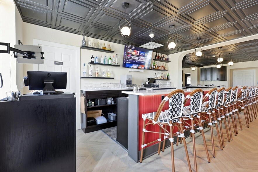 More Photos Of 641 Old Elm St, Conshohocken Bar For Sale