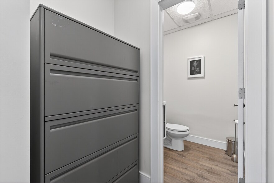 More Photos Of 570 Hood Rd W, Markham Service For Sale