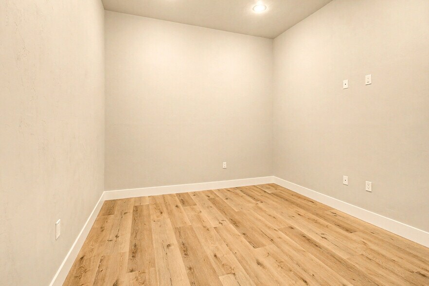 More Photos Of 13598 W Newberry Rd, Newberry Office For Lease
