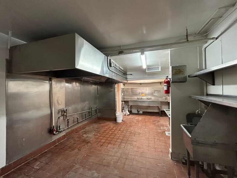 More Photos Of 1032 S Western Ave, Los Angeles Bar For Lease