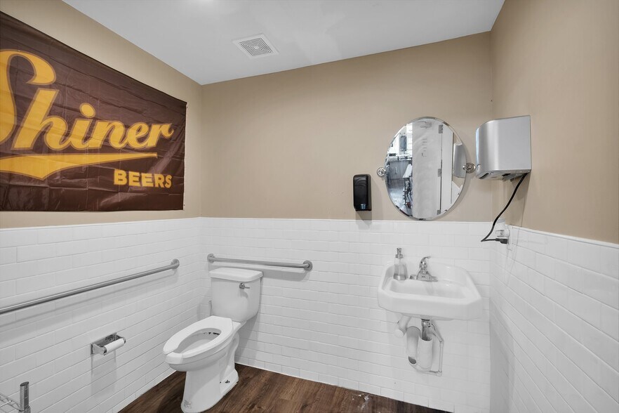 More Photos Of 2695 Post St, Jacksonville Freestanding For Sale