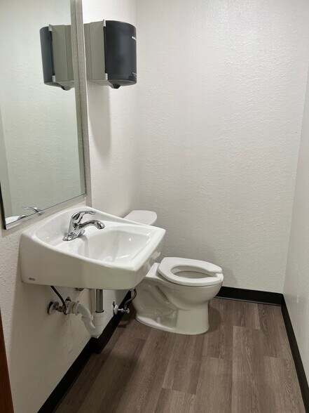 More Photos Of 6200 Melrose Ln, Oklahoma City Warehouse For Lease