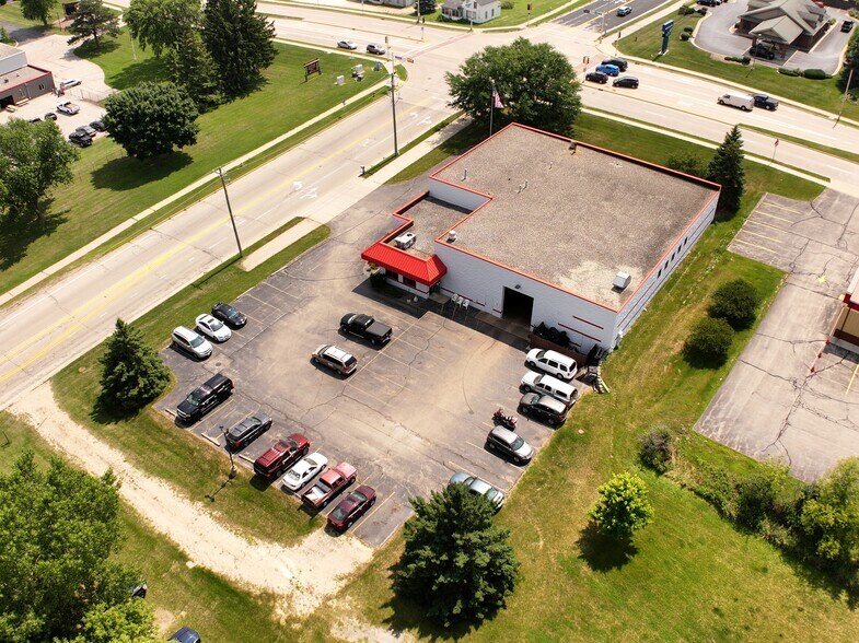 More Photos Of 820 W Sumner St, Hartford Auto Repair For Sale