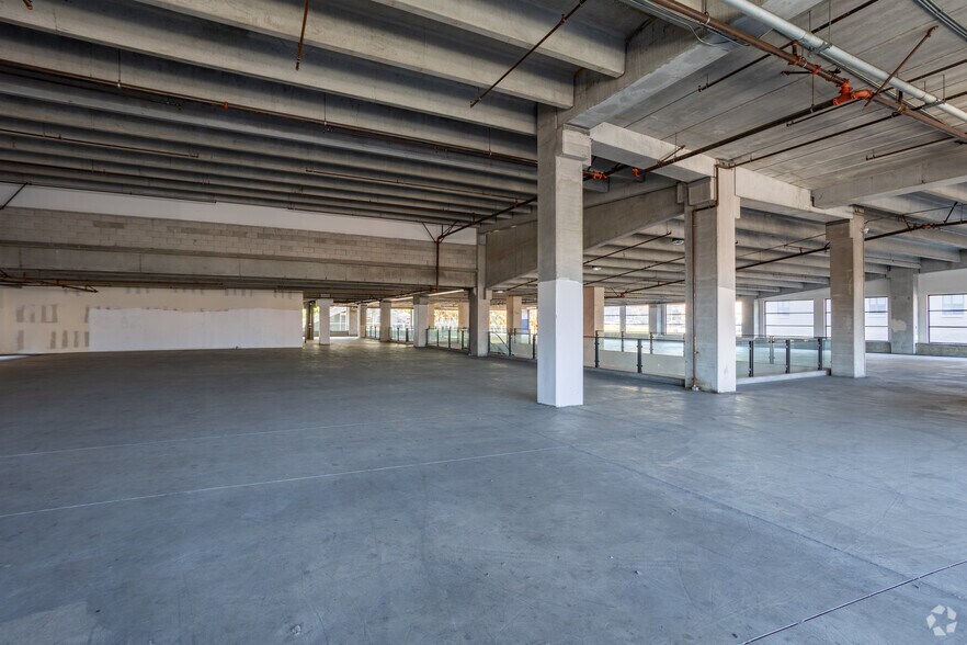 More Photos Of 334 S Main St, Los Angeles Apartments For Lease