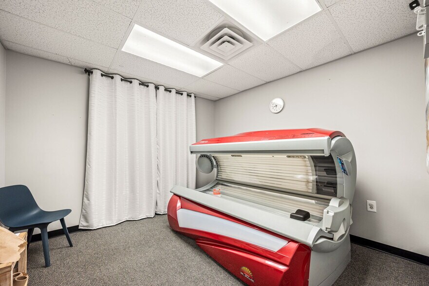 More Photos Of 51 S Pine St, Elverson Office For Sale