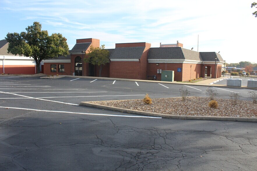 More Photos Of 311 S Main St, O'Fallon Office For Lease