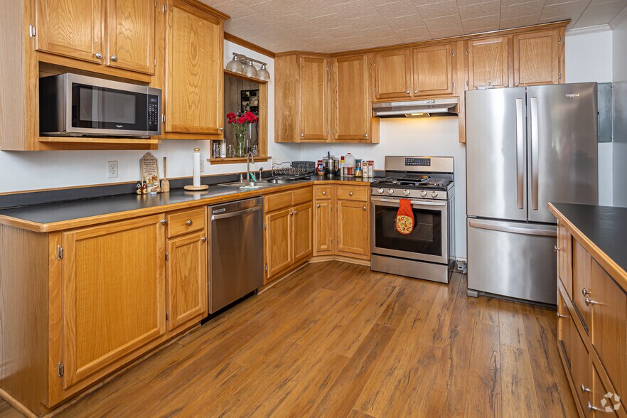 More Photos Of 2713 & 2717 15th Ave, Gulfport Light Distribution For Sale